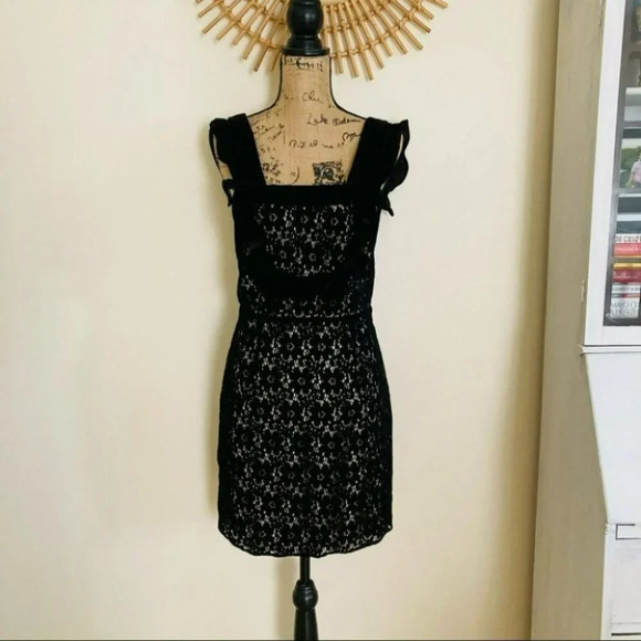 Anthropologie Nightcap Ruffled Velvet Lace Dress Size Small NWT $358 - Picture 3 of 16